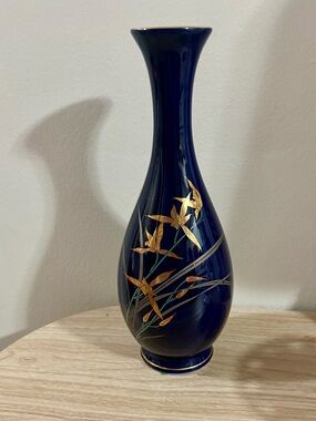 Vintage cobalt blue Japanese porcelain vase